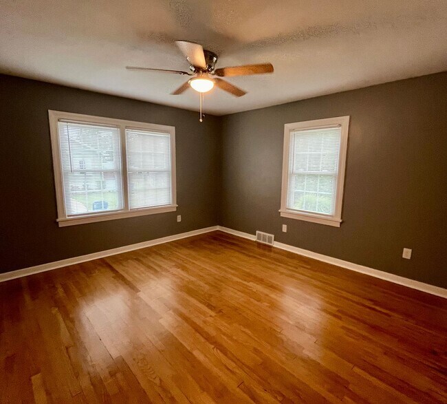 Building Photo - Updated 2 bedroom home in Alton