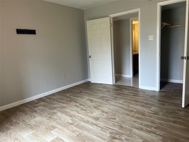 Building Photo - 8419 Hearth Dr