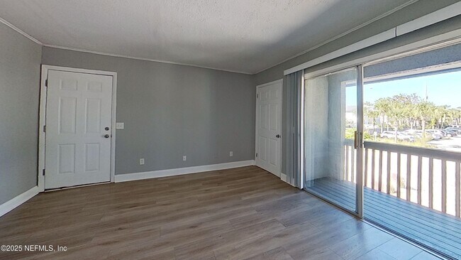 Building Photo - 330 6th Ave N