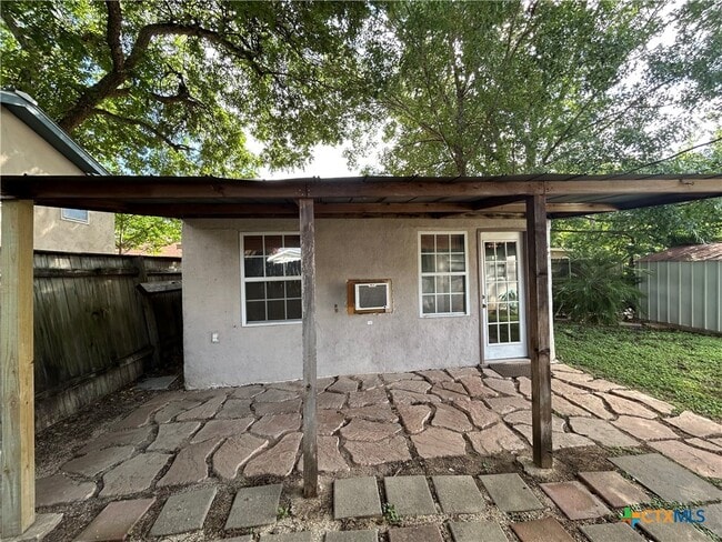 Building Photo - 1030 Cole Ave