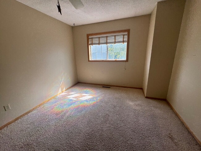 Building Photo - Charming 2-Bed Townhouse Retreat in Woodbury Spacious 1080 Sq Ft with 1 Bath.