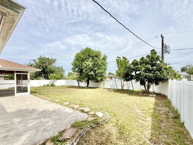 Building Photo - 22148 Lockport Ave