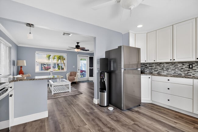 Building Photo - 2010 SW 6th Ave