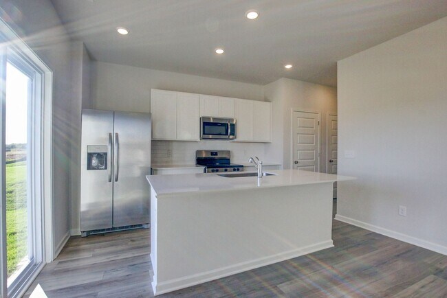 Building Photo - Wow!! 18-month lease in Sango!!