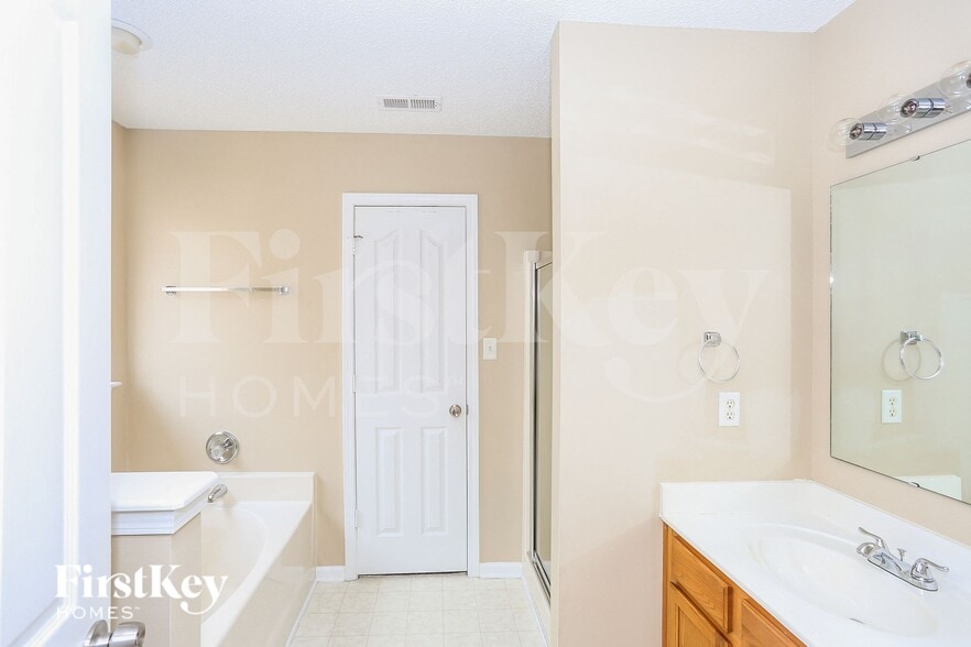 Building Photo - 6017 Briggs Dr