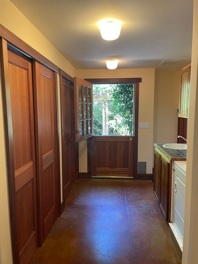 Building Photo - Langley Craftsman in Park-Like Setting and One Small Pet Allowed