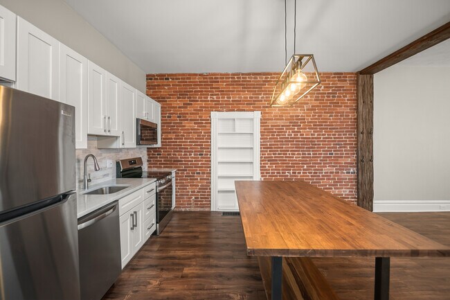 Building Photo - 1017 Ann Ave