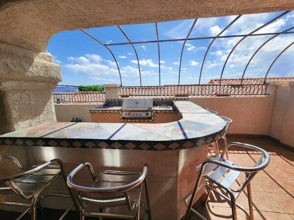 Outdoor bar - 3532 Amberwood Pl