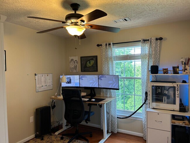 Building Photo - Charming Top-Floor Condo in Laurel Lakes –...