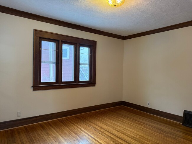 Building Photo - BEAUTIFUL SINGLE FAMILY MOVE-IN READY!!!