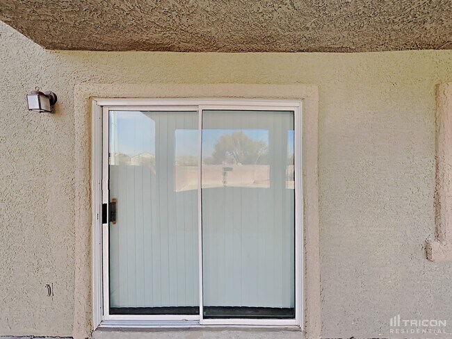 Building Photo - 708 E Riding Crop Ave