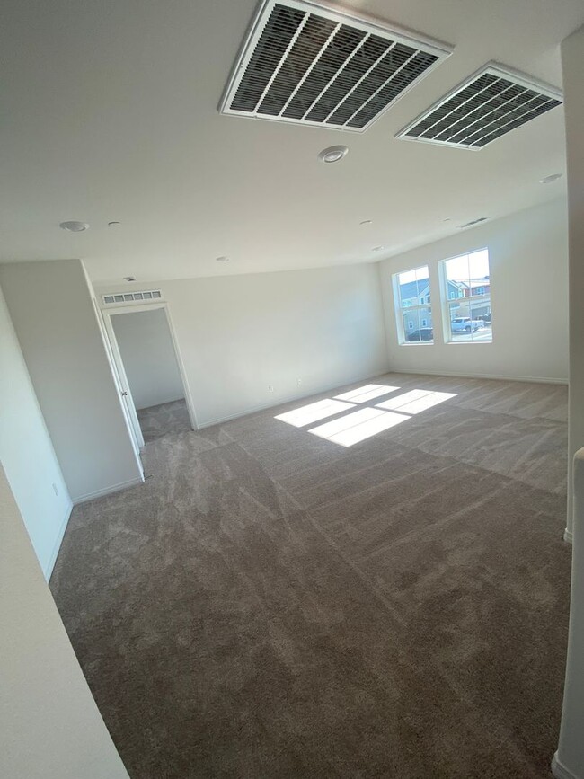 Building Photo - Like New Menifee 4 Bedroom Home