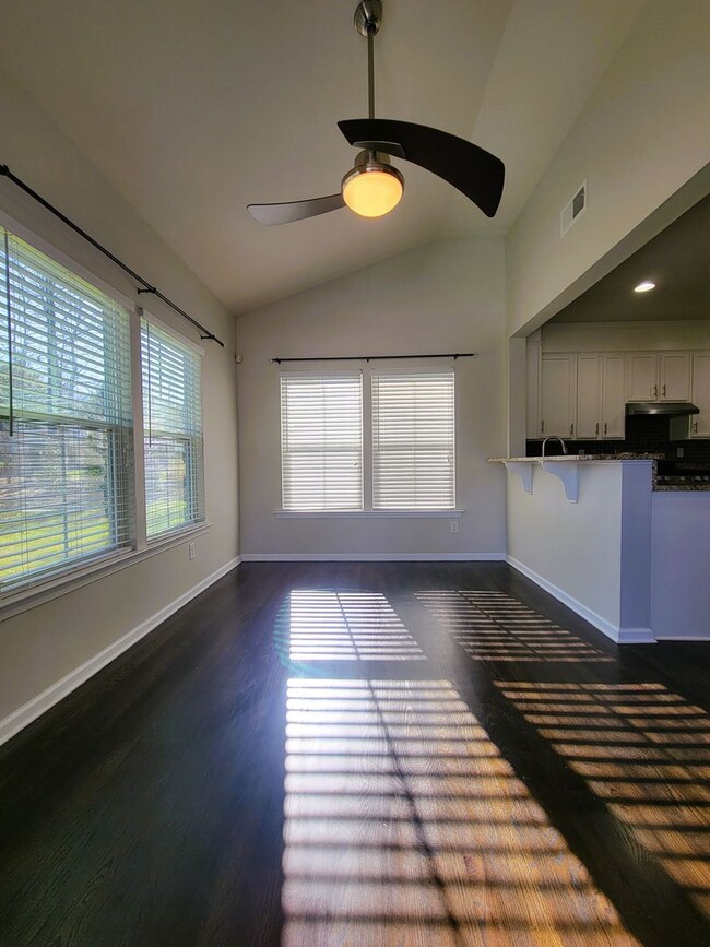 Building Photo - Large 2 story transitional in highly sough...