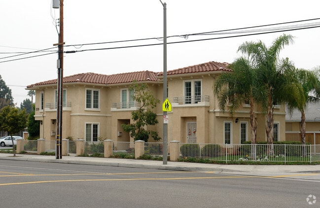 Building Photo - 235 W La Veta Ave