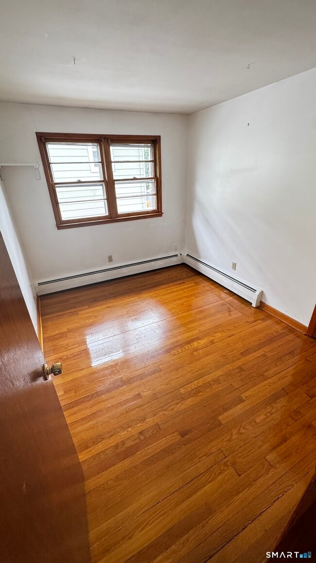 Building Photo - 156 Putnam Ave