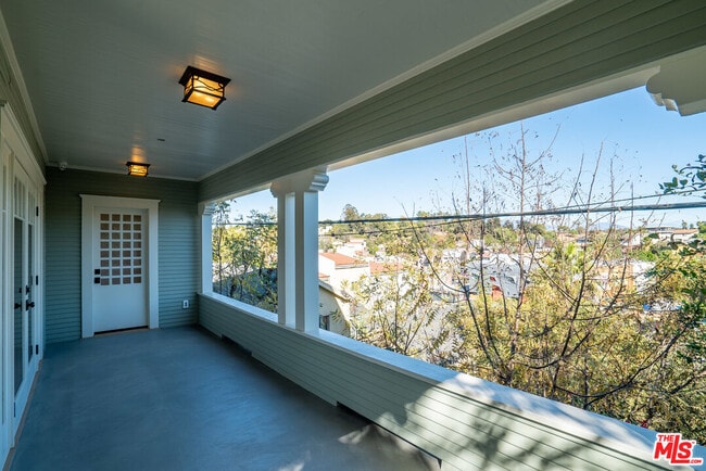 Building Photo - 802 E Kensington Rd