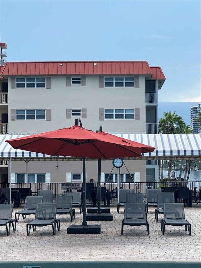 Building Photo - 2049 S Ocean Dr