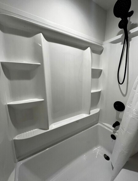 Building Photo - 5 Highland Ln