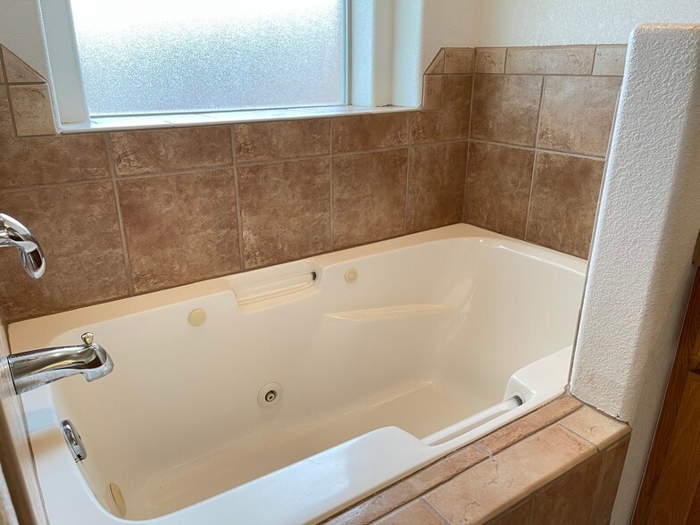 Building Photo - 2162 Joann Ave