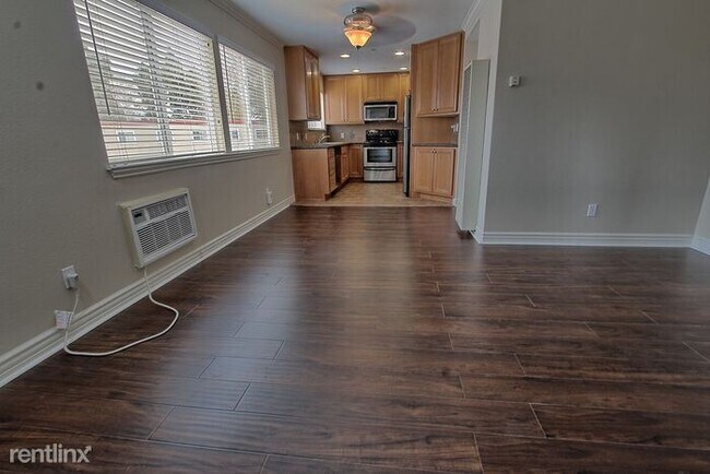 Building Photo - 2601 Cortez Dr