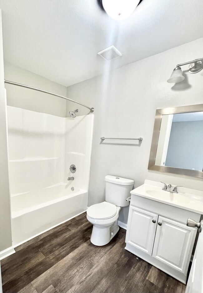 Building Photo - 601 Skyview Dr