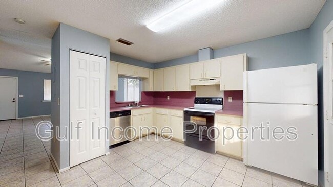 Building Photo - 709 45th St E