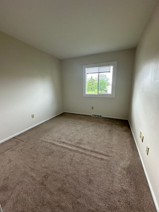 Building Photo - 3BD/1.5BA Townhome Condo in Germantown!