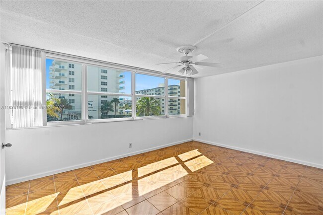 Building Photo - 1410 S Ocean Dr