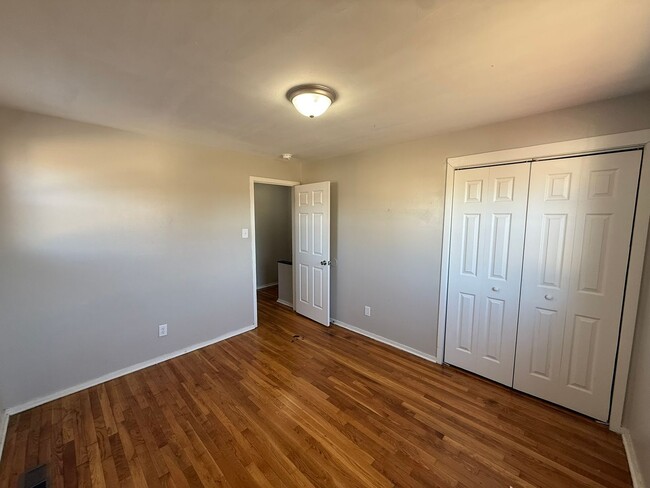 Building Photo - 1705 Lamb Ave