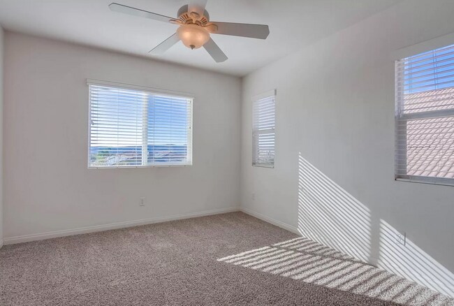 Building Photo - 1059 Vista Pointe Blvd