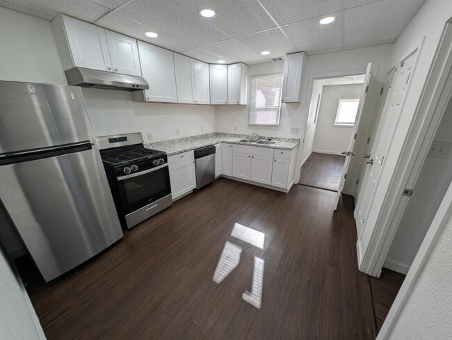 Building Photo - 1007 Douglas St