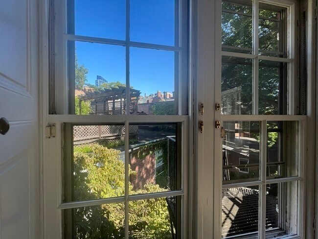 Building Photo - 21 Chestnut St