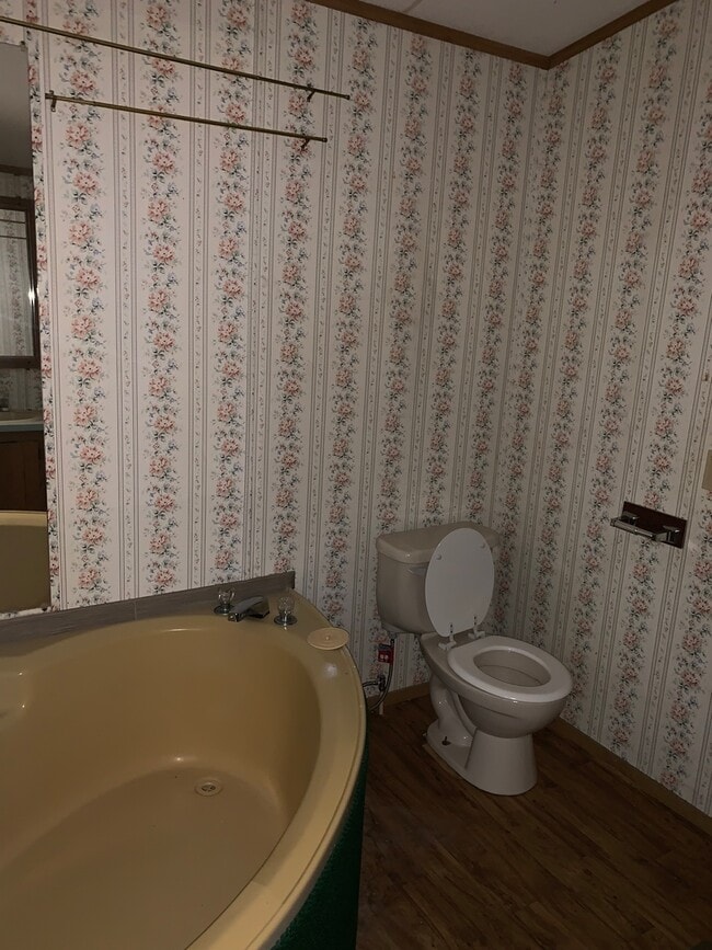 Building Photo - FOR RENT