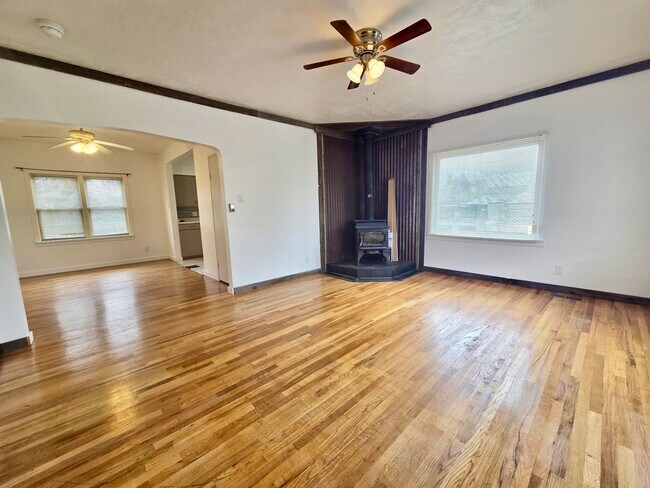 Building Photo - 145 N 300 W