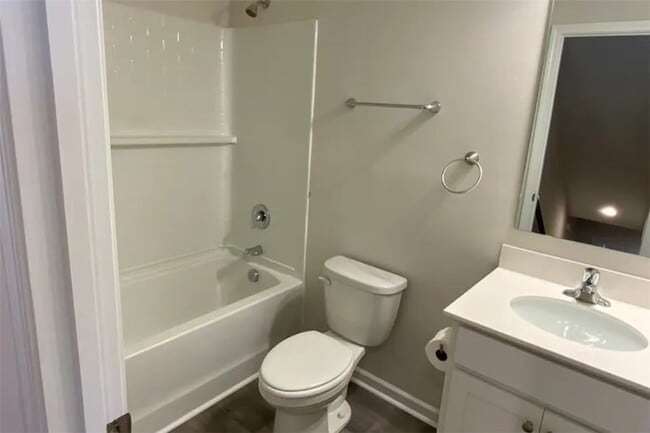 Building Photo - 1044 Fairfield Dr
