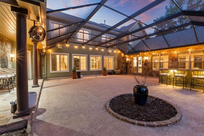 Building Photo - 7228 Oak Shores Dr