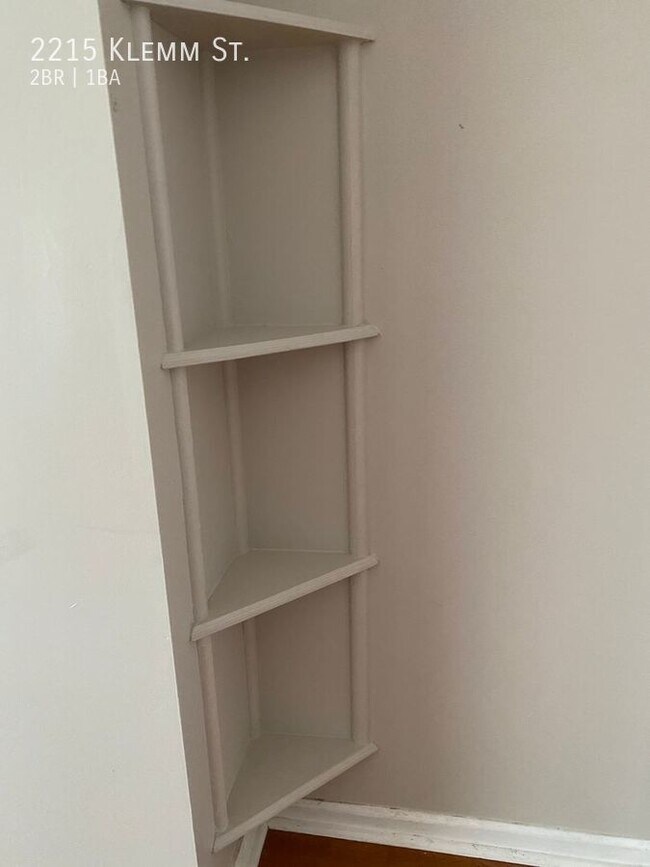 Building Photo - 2215 Klemm St