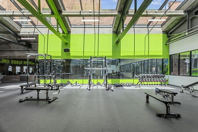 Building Photo - 933 McGee St