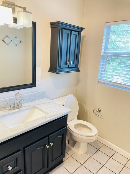 Building Photo - 939 E Bella Vista St