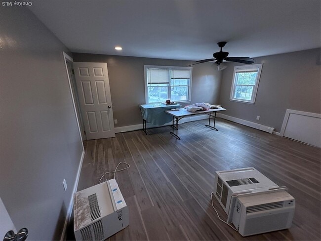 Building Photo - 15 Mida Ct