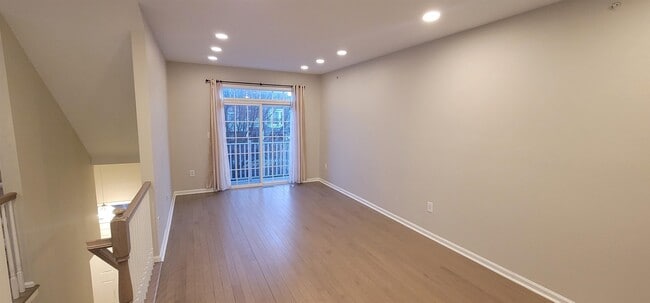 Building Photo - 13 McMartin Ct