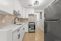 Building Photo - 877 E 55th St