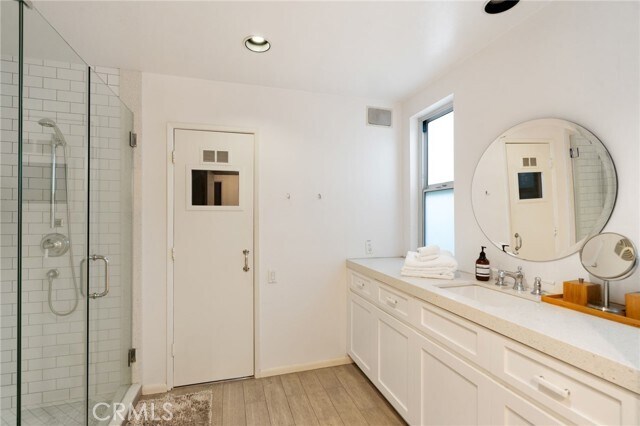 Building Photo - 1447 Kings Rd