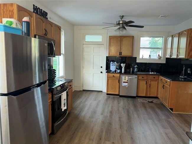 Building Photo - 2427 Peniston St