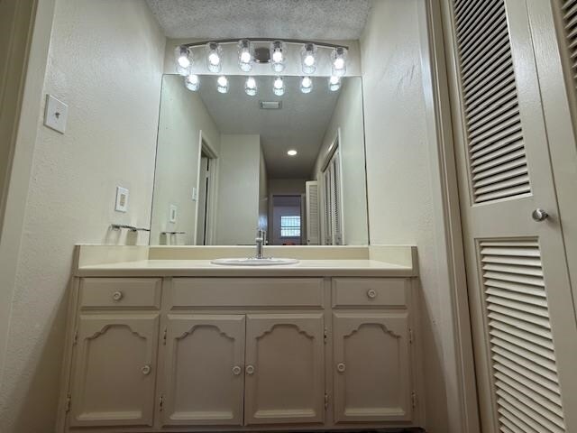 Building Photo - 10 Quadrangle Cir