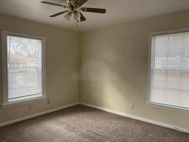 Building Photo - 1807 Poage Ave