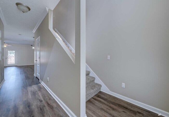 Building Photo - 6440 Summer Oak Dr