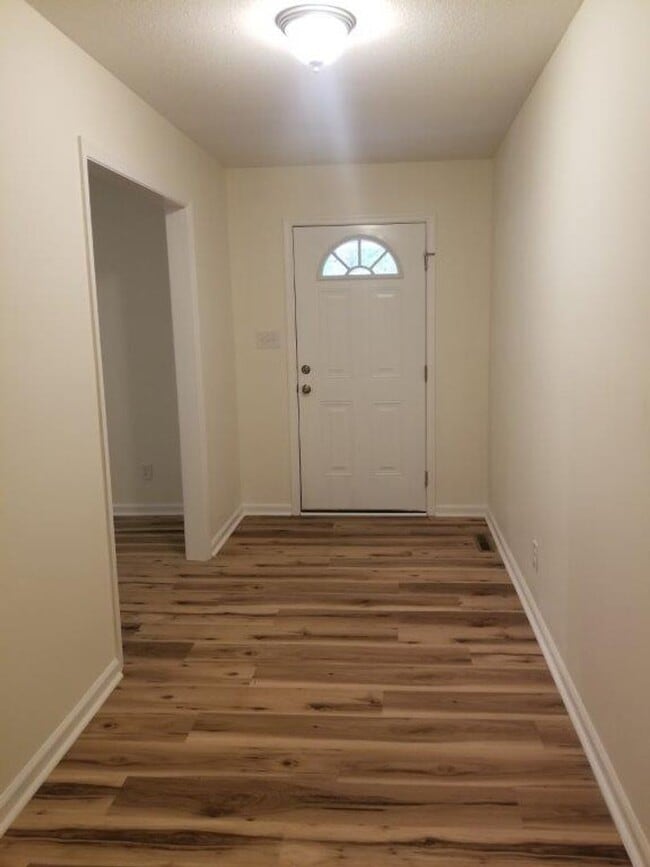 Building Photo - 124 Perry Dr