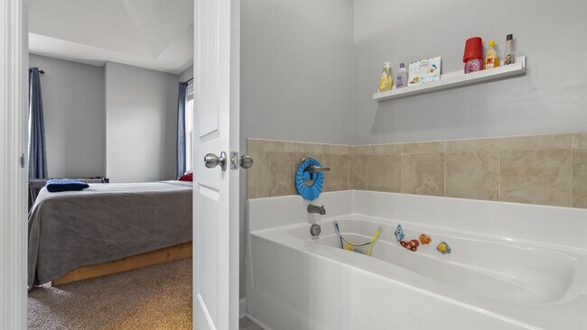 Building Photo - 4-Bedroom Hunter's Creek Gem