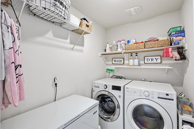 Building Photo - 3934 Dickinson Ave